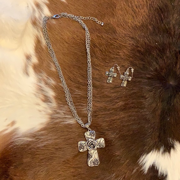 Cross & Rose Necklace & Earrings - Picture 1 of 3
